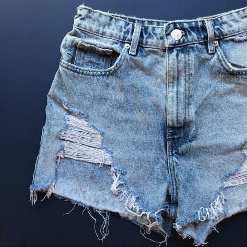 Zara Jean Cutoff Shorts with Manufactured Distressing, Size 6 - Picture 3 of 14